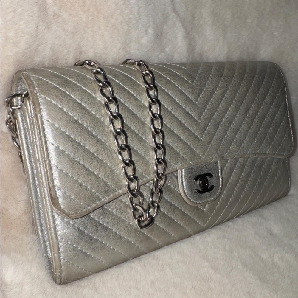 Chanel Chevron Quilted Flap Metallic Silver Wallet - Picture 6 of 17